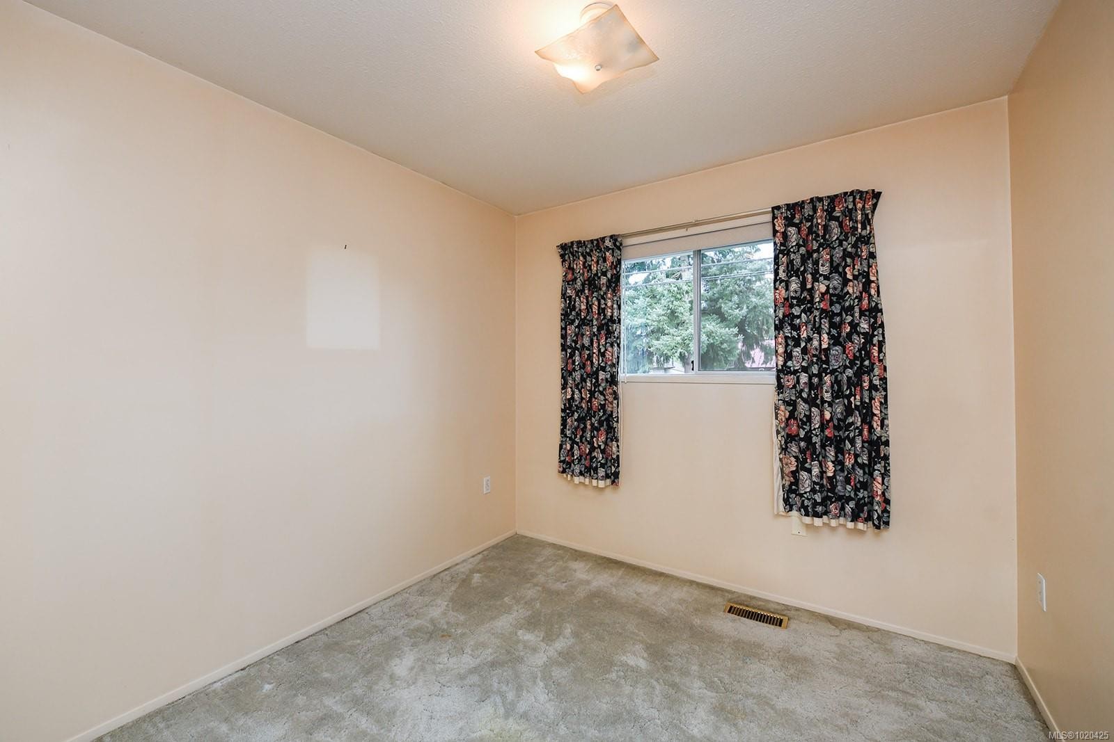 2771 Windermere Ave, Cumberland, BC