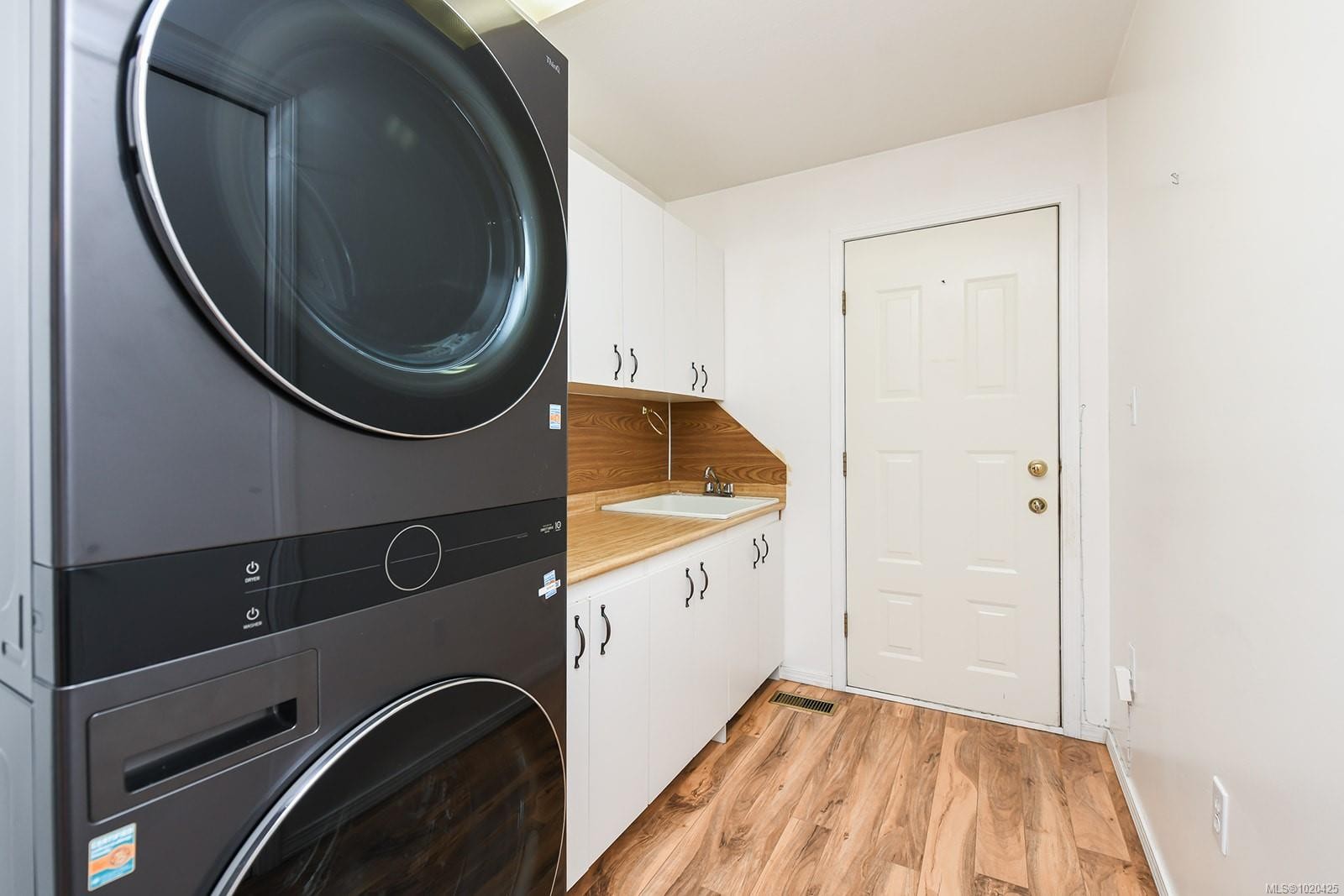 2771 Windermere Ave, Cumberland, BC