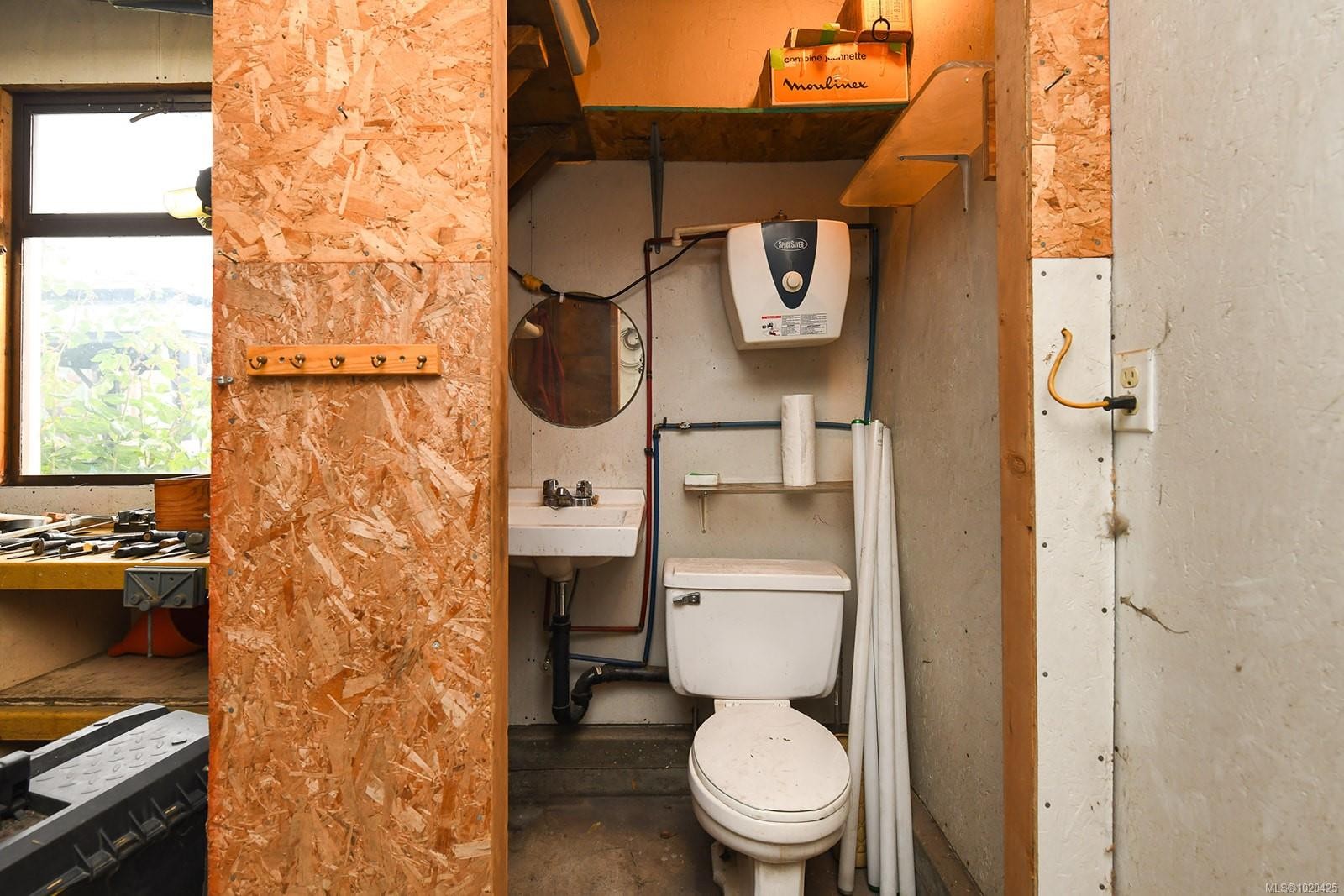 2771 Windermere Ave, Cumberland, BC