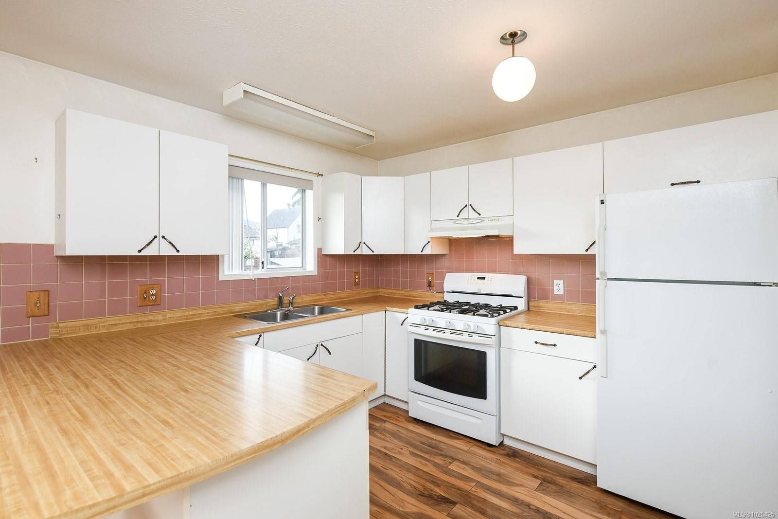 2771 Windermere Ave, Cumberland, BC