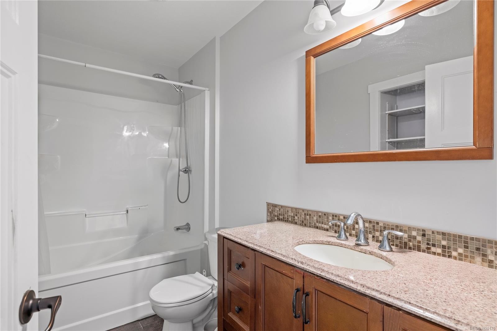 B-4730 Arrowsmith Rd, Port Alberni, BC - Indoor Photo Showing Bathroom