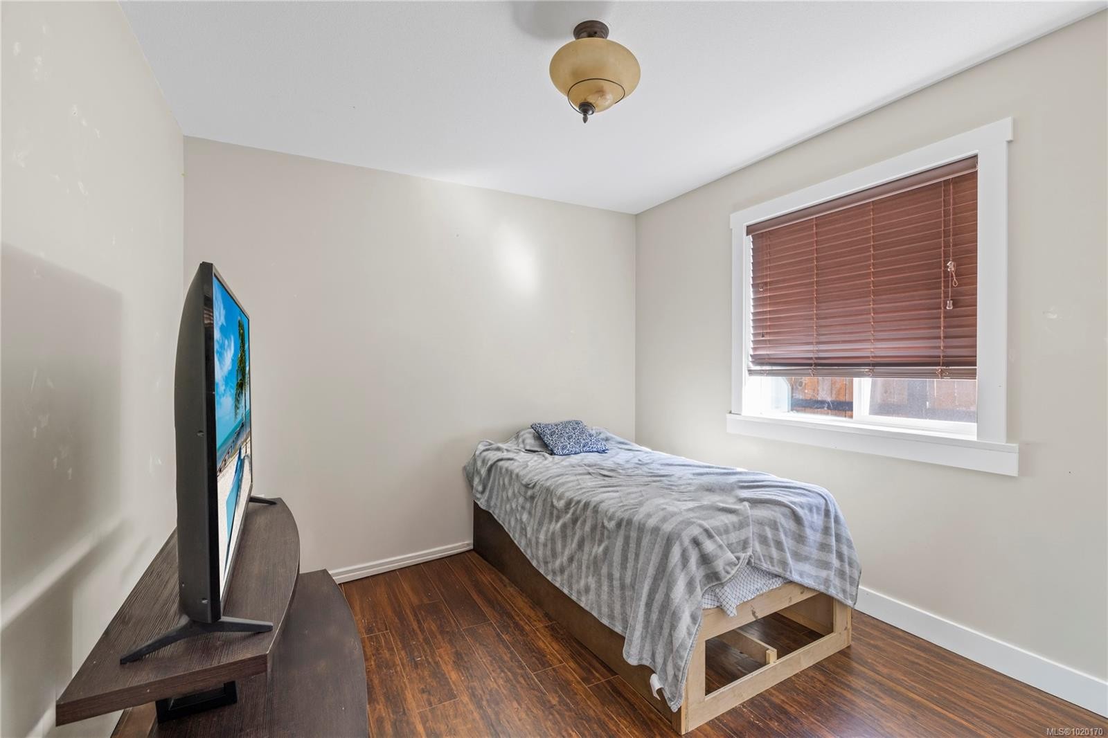 B-4730 Arrowsmith Rd, Port Alberni, BC - Indoor Photo Showing Bedroom