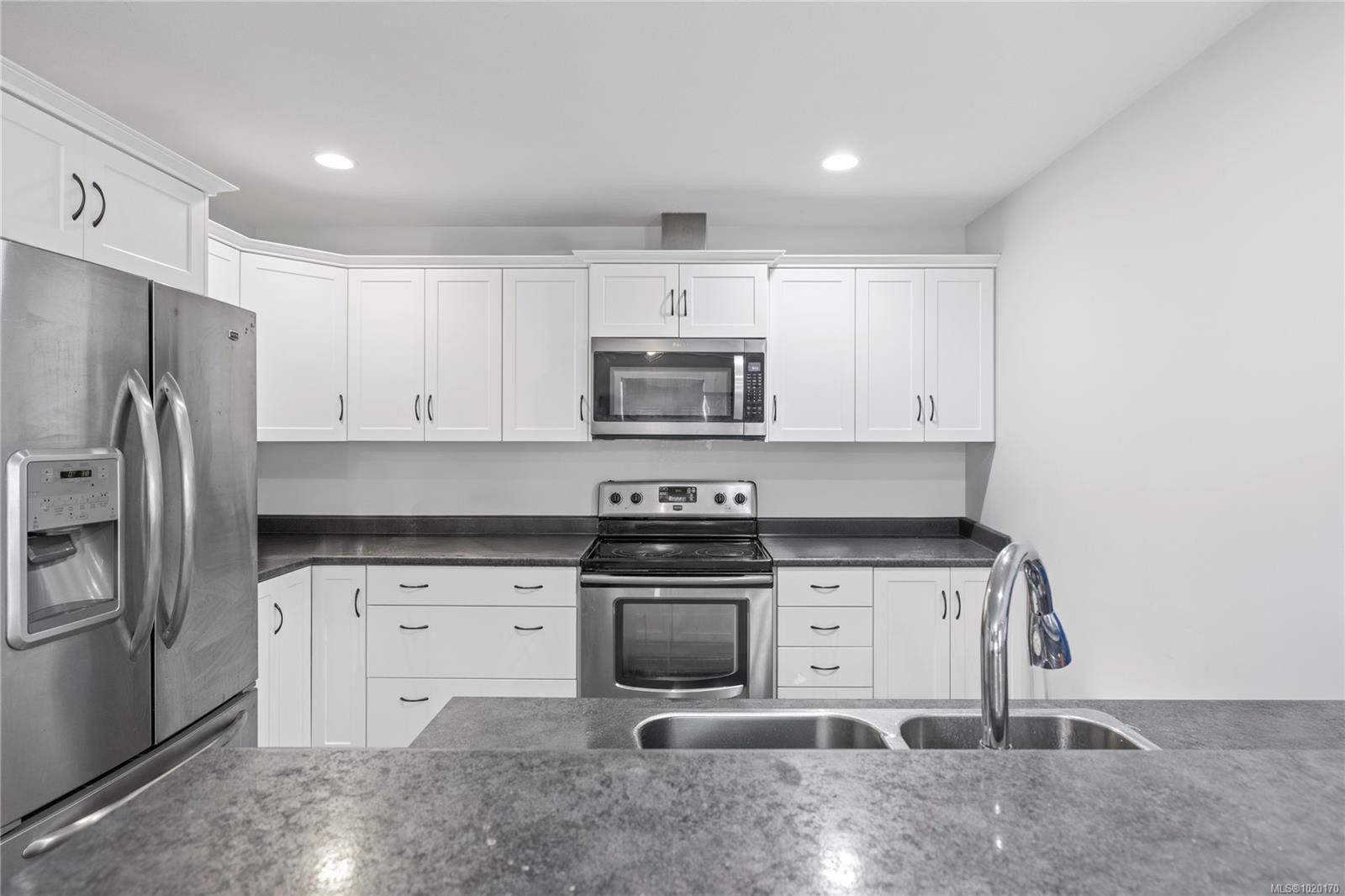 B-4730 Arrowsmith Rd, Port Alberni, BC - Indoor Photo Showing Kitchen With Double Sink