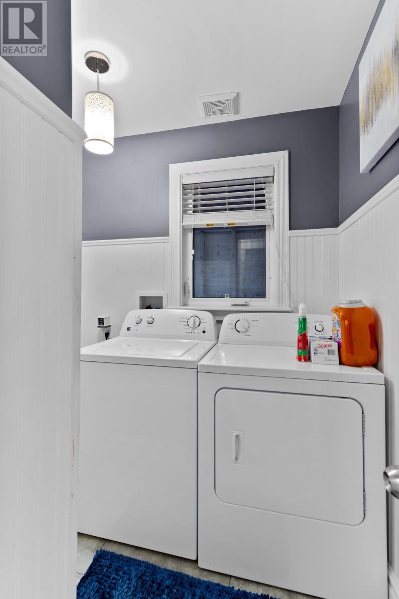 10 Sheppard Place, Paradise, NL - Indoor Photo Showing Laundry Room
