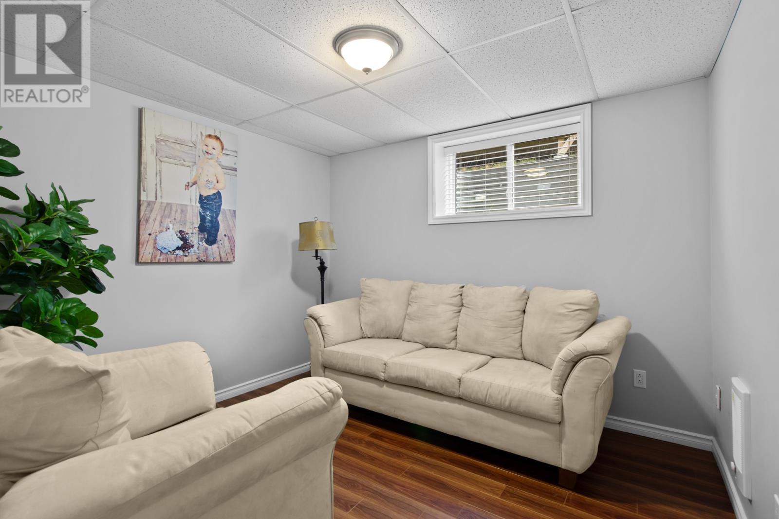 10 Sheppard Place, Paradise, NL - Indoor Photo Showing Living Room