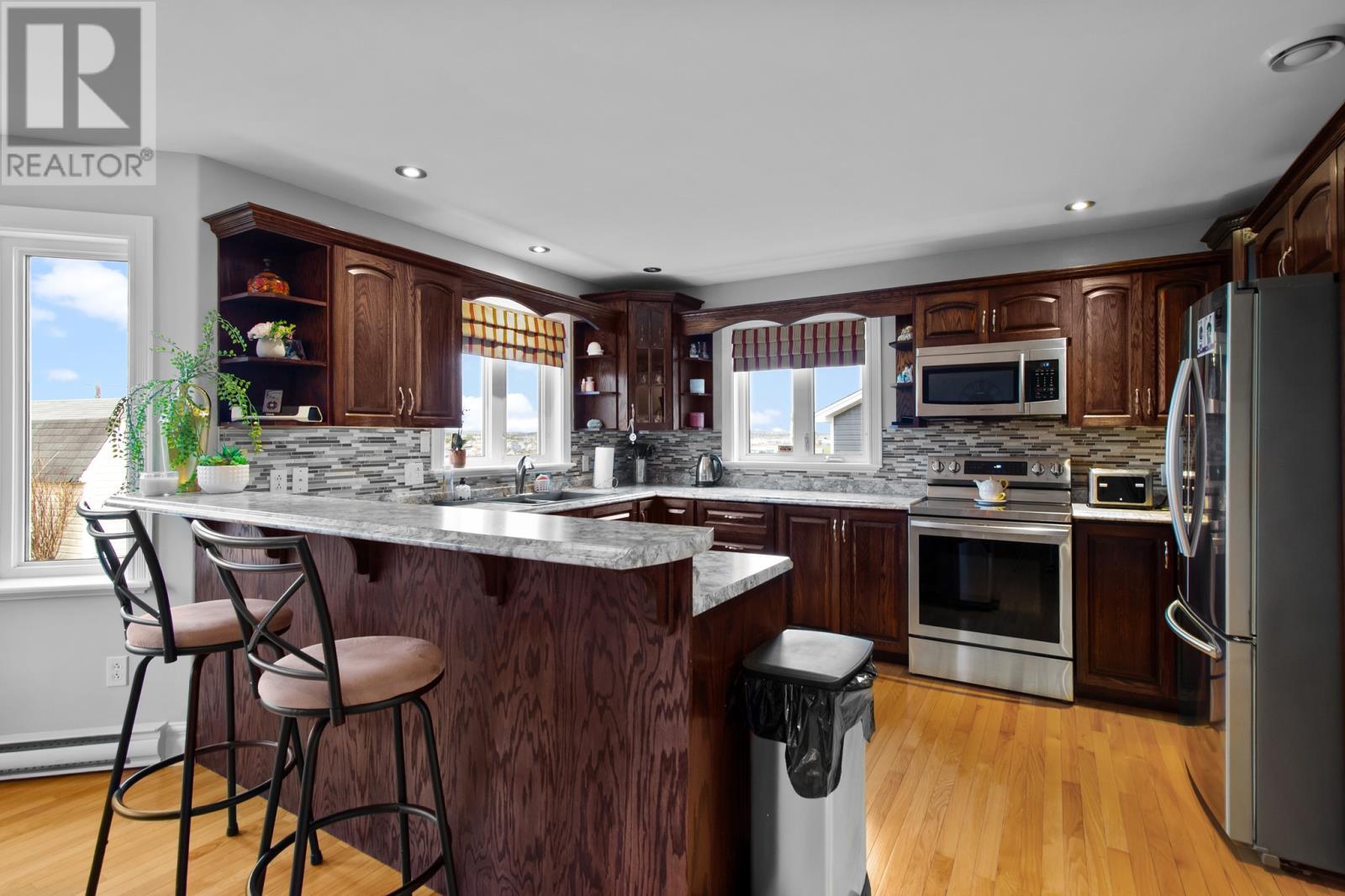 10 Sheppard Place, Paradise, NL - Indoor Photo Showing Kitchen With Upgraded Kitchen