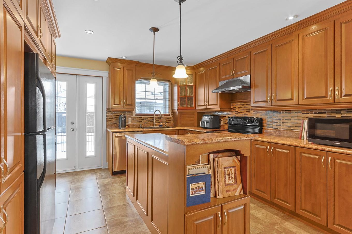 Cuisine - 10 Rue Des Saules, Sainte-Martine, QC - Indoor Photo Showing Kitchen