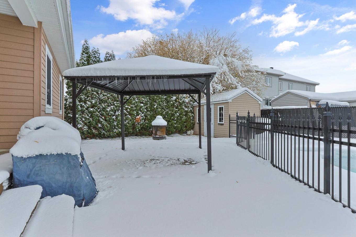 Cour - 10 Rue Des Saules, Sainte-Martine, QC - Outdoor