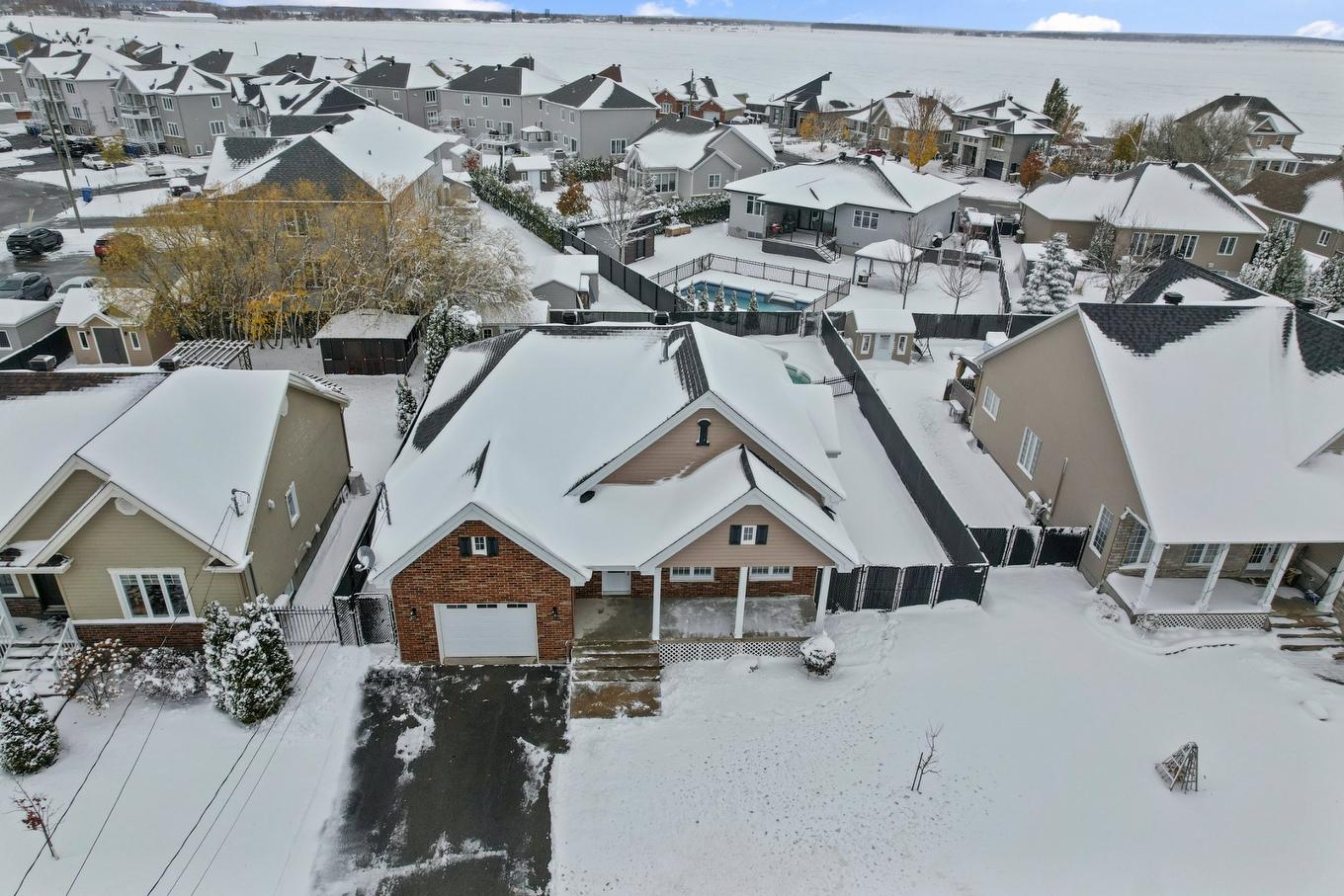 Vue - 10 Rue Des Saules, Sainte-Martine, QC - Outdoor With Facade