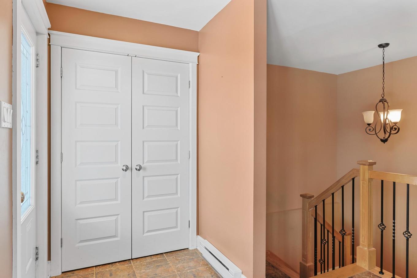 Hall d'entrée/Vestibule - 10 Rue Des Saules, Sainte-Martine, QC - Indoor Photo Showing Other Room