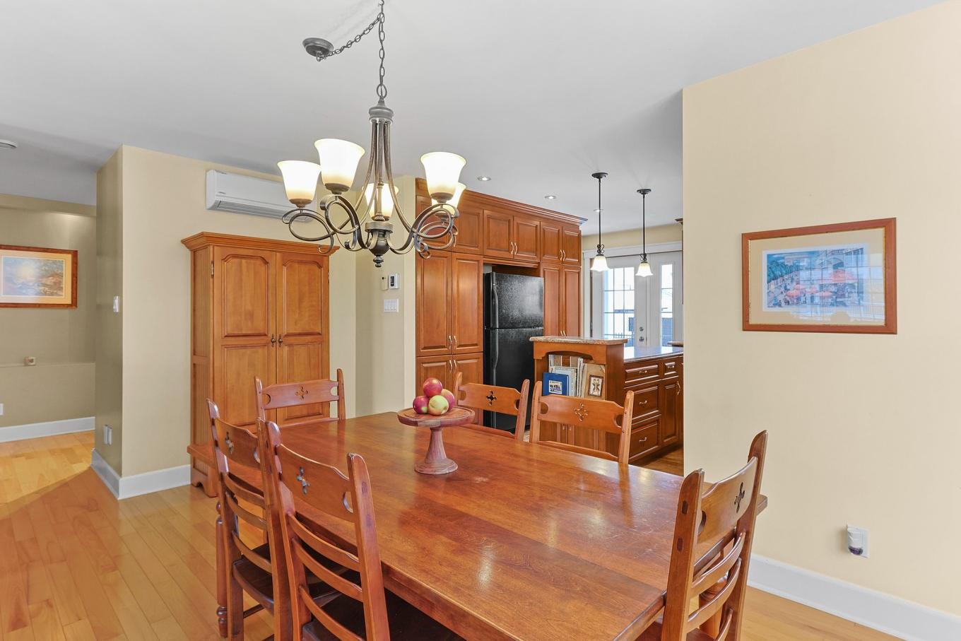 Salle à manger - 10 Rue Des Saules, Sainte-Martine, QC - Indoor Photo Showing Dining Room