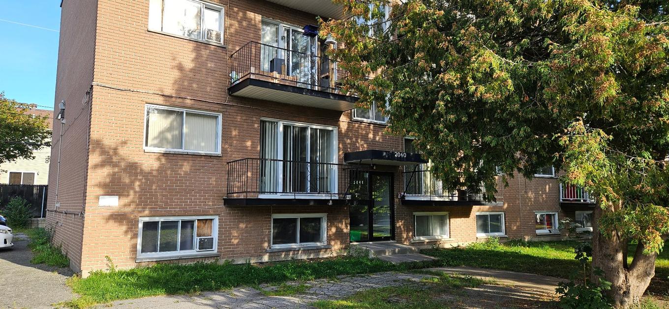 Façade - 2040 Rue Des Patriotes, Laval (Sainte-Rose), QC - Outdoor With Facade