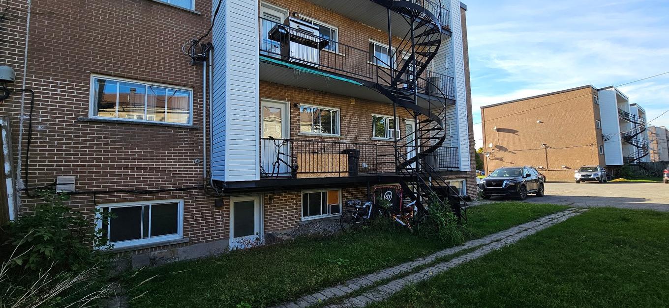 Face arrière - 2040 Rue Des Patriotes, Laval (Sainte-Rose), QC - Outdoor With Exterior