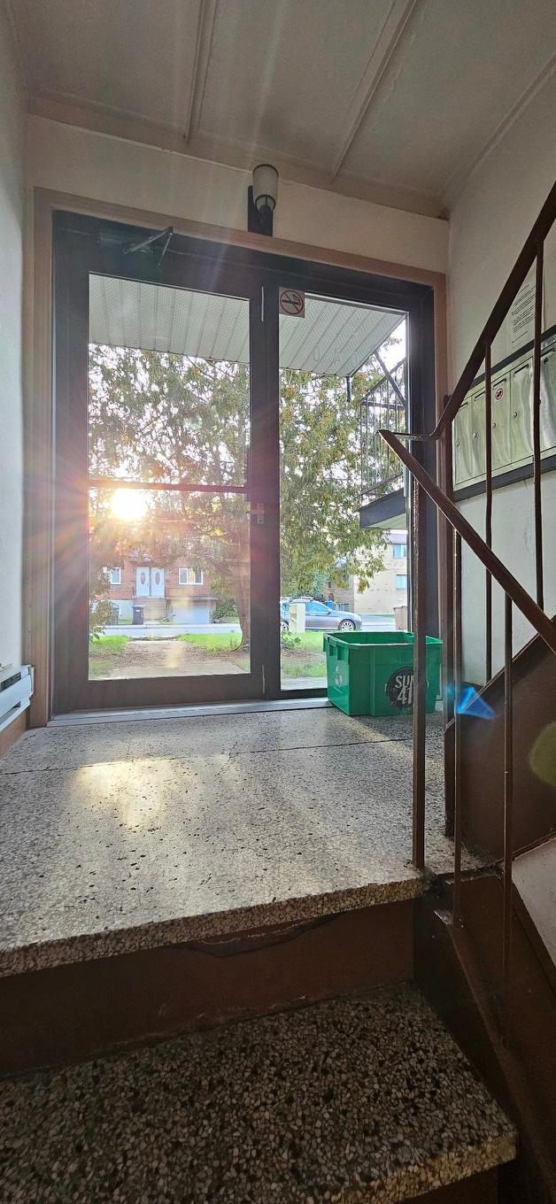 Entrée extérieure - 2040 Rue Des Patriotes, Laval (Sainte-Rose), QC - Indoor Photo Showing Other Room