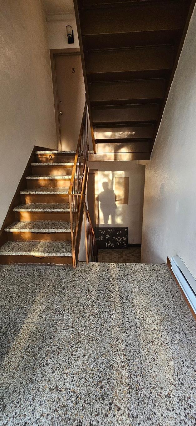 Escalier - 2040 Rue Des Patriotes, Laval (Sainte-Rose), QC - Indoor Photo Showing Other Room