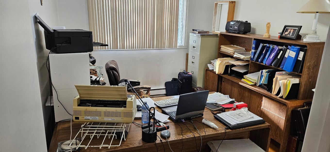 Bureau - 2040 Rue Des Patriotes, Laval (Sainte-Rose), QC - Indoor Photo Showing Other Room