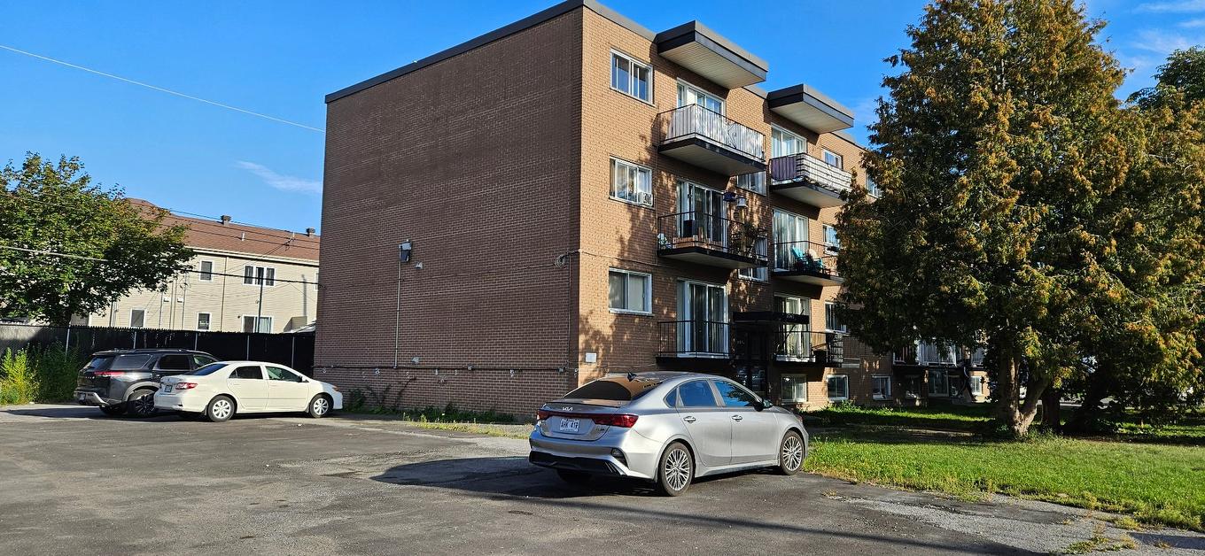 Façade - 2040 Rue Des Patriotes, Laval (Sainte-Rose), QC - Outdoor