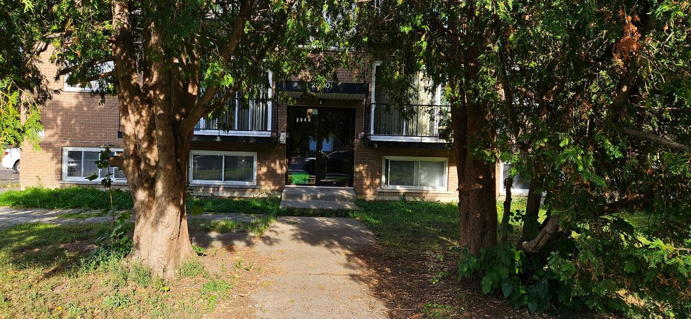 Façade - 2040 Rue Des Patriotes, Laval (Sainte-Rose), QC - Outdoor