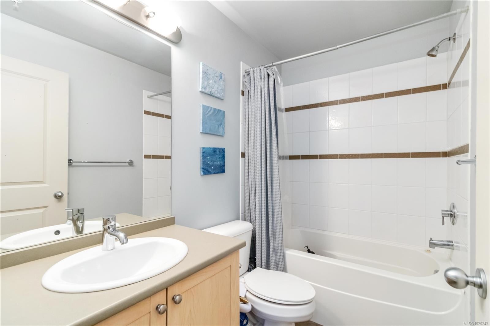 201-821 Goldstream Ave, Langford, BC - Indoor Photo Showing Bathroom