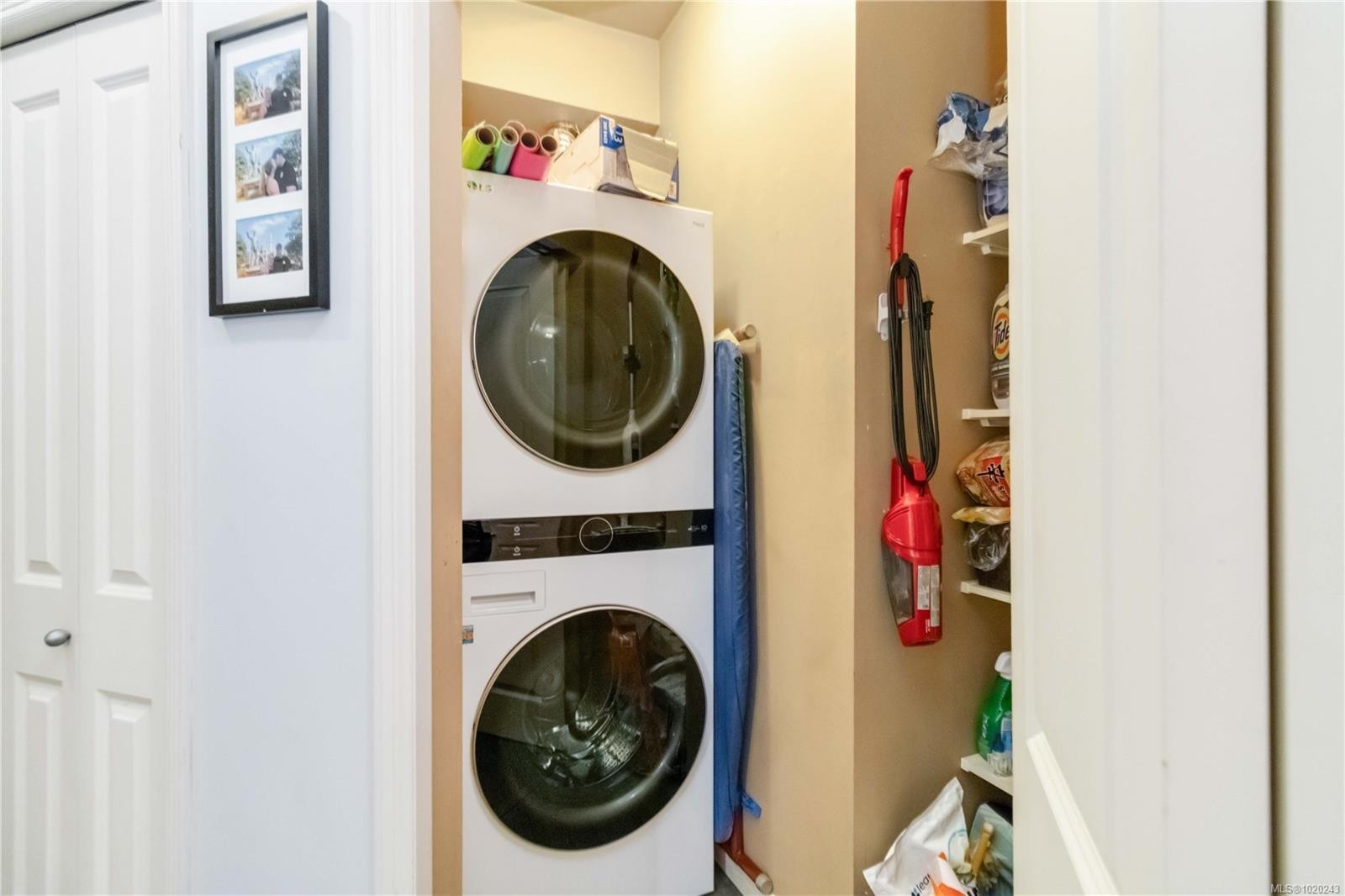 201-821 Goldstream Ave, Langford, BC - Indoor Photo Showing Laundry Room