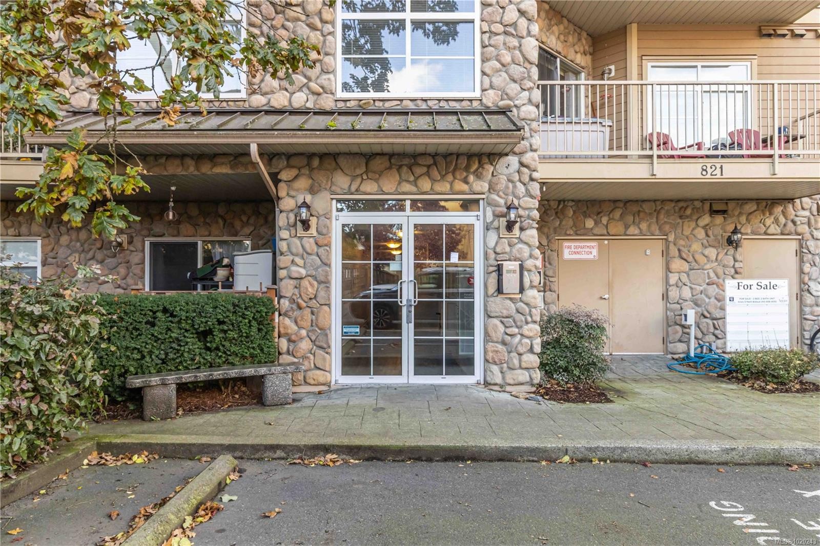 201-821 Goldstream Ave, Langford, BC - Outdoor