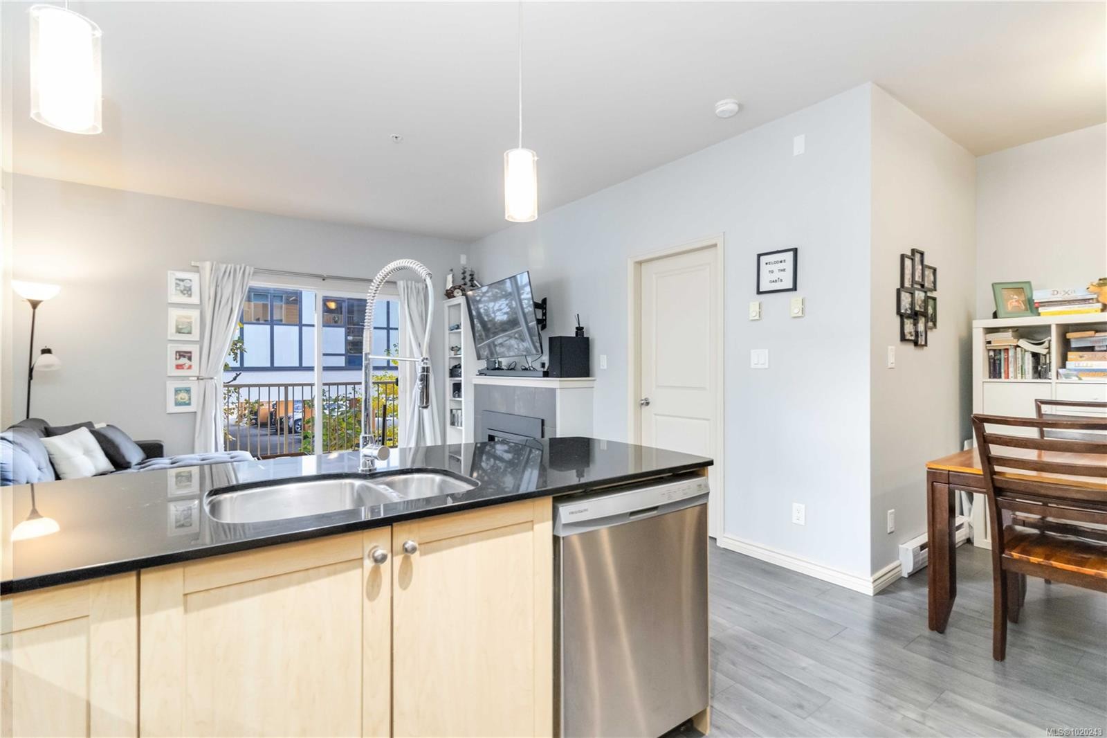 201-821 Goldstream Ave, Langford, BC - Indoor