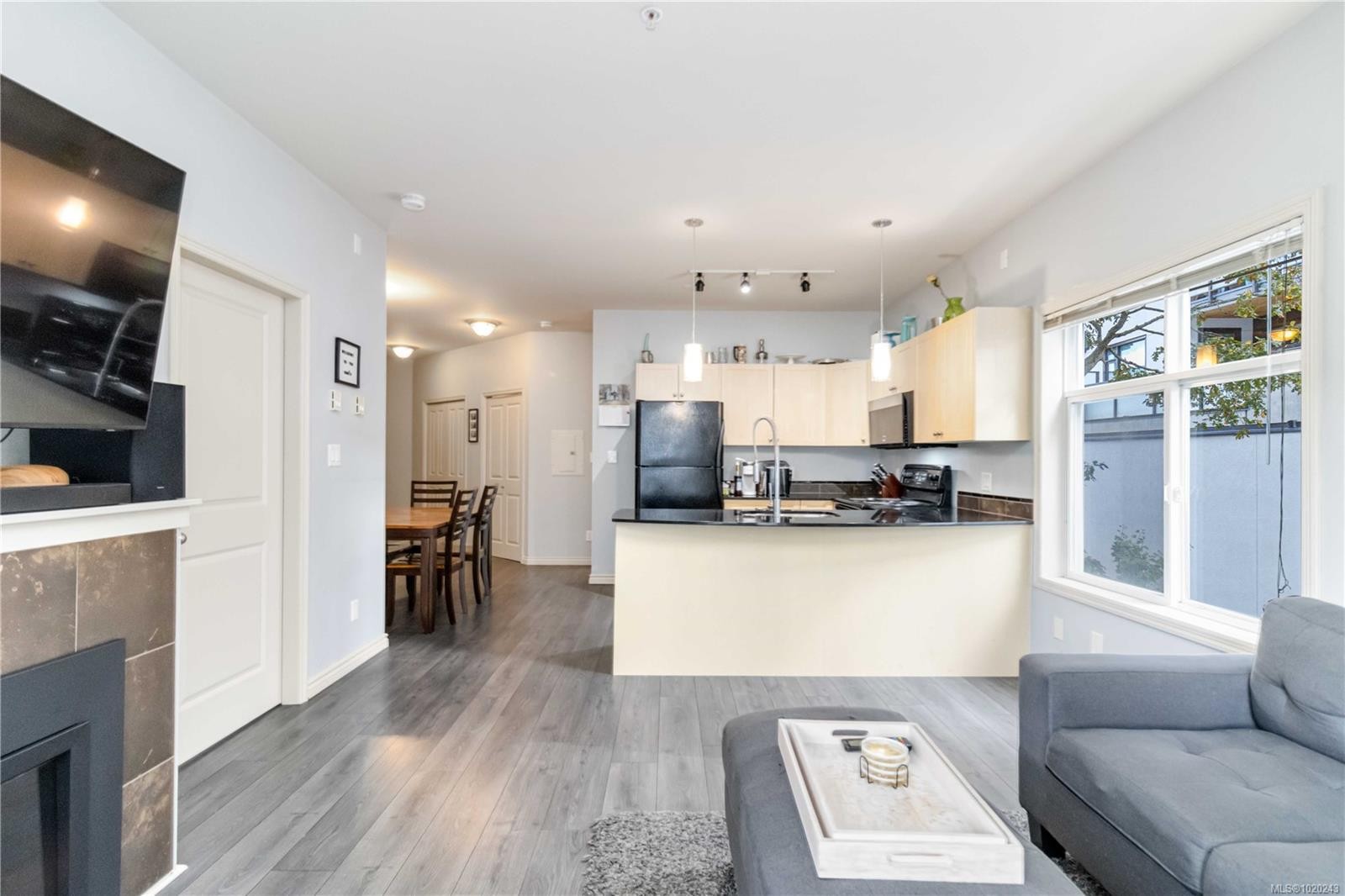 201-821 Goldstream Ave, Langford, BC - Indoor