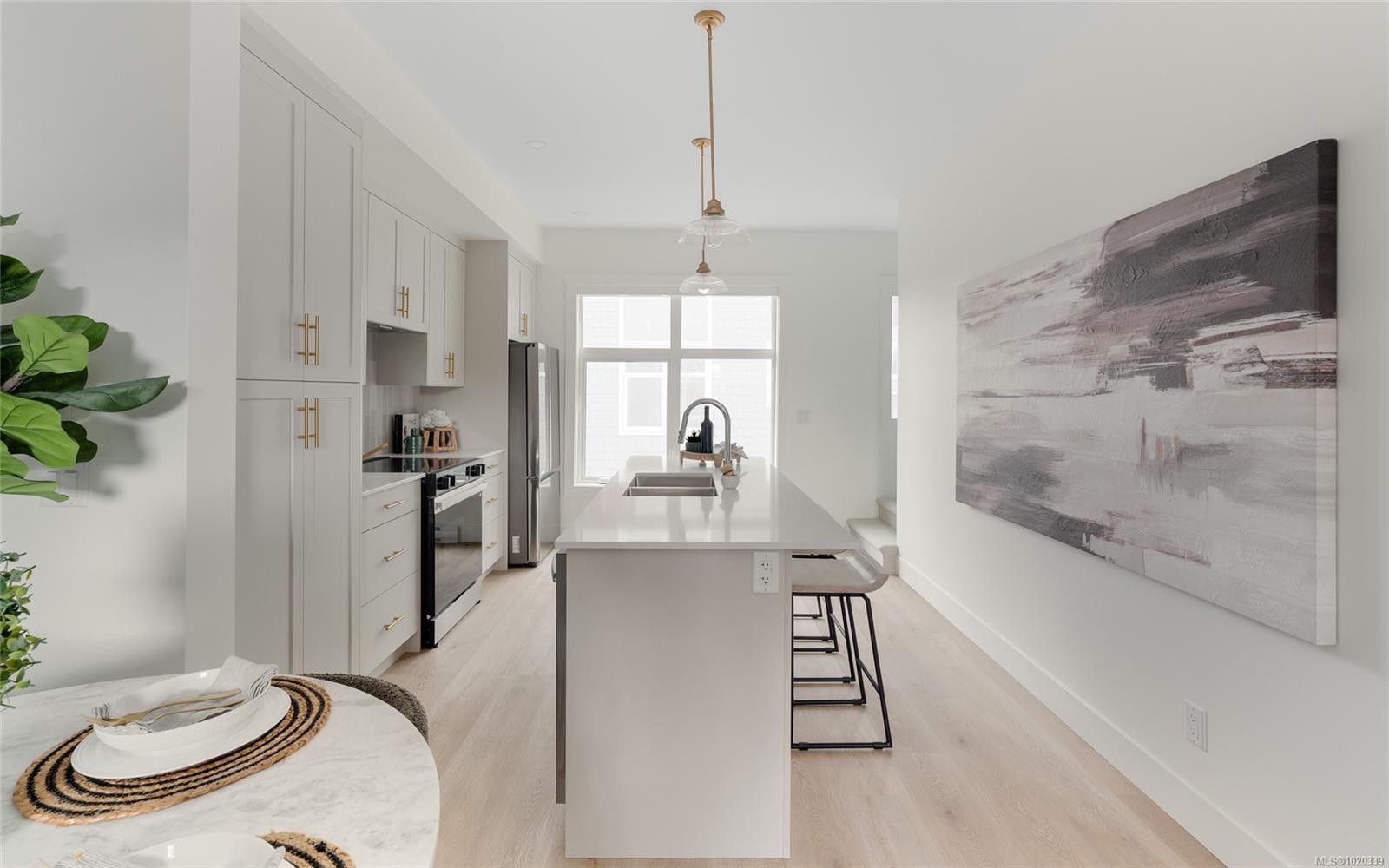 8-2536 Shelbourne St, Victoria, BC