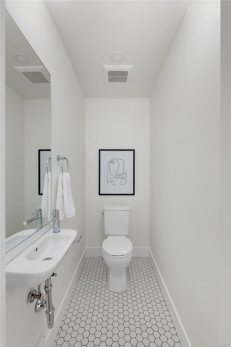 8-2536 Shelbourne St, Victoria, BC