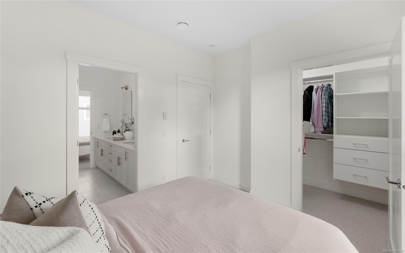 8-2536 Shelbourne St, Victoria, BC