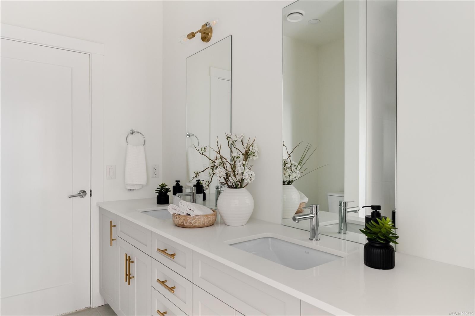 8-2536 Shelbourne St, Victoria, BC