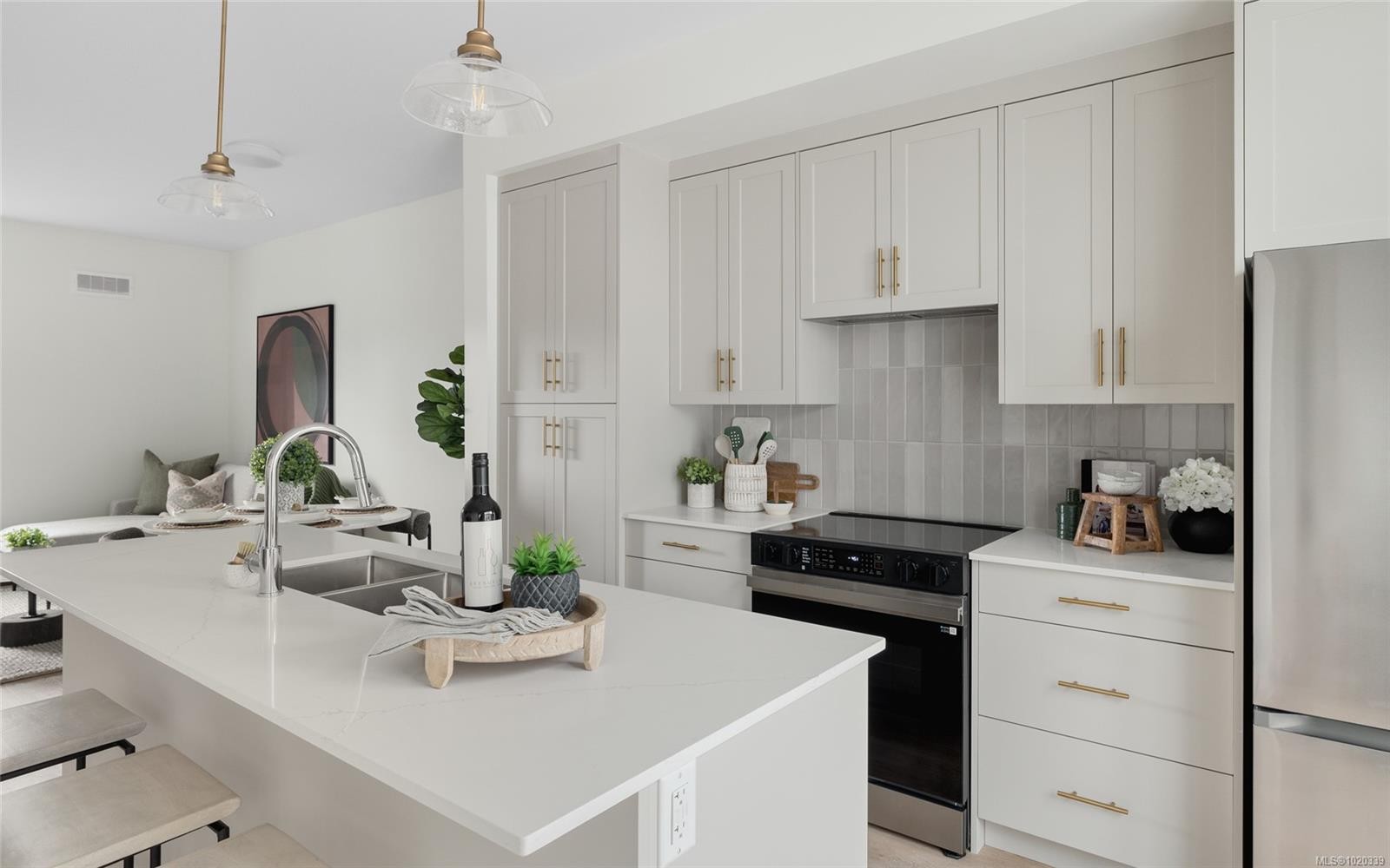 8-2536 Shelbourne St, Victoria, BC