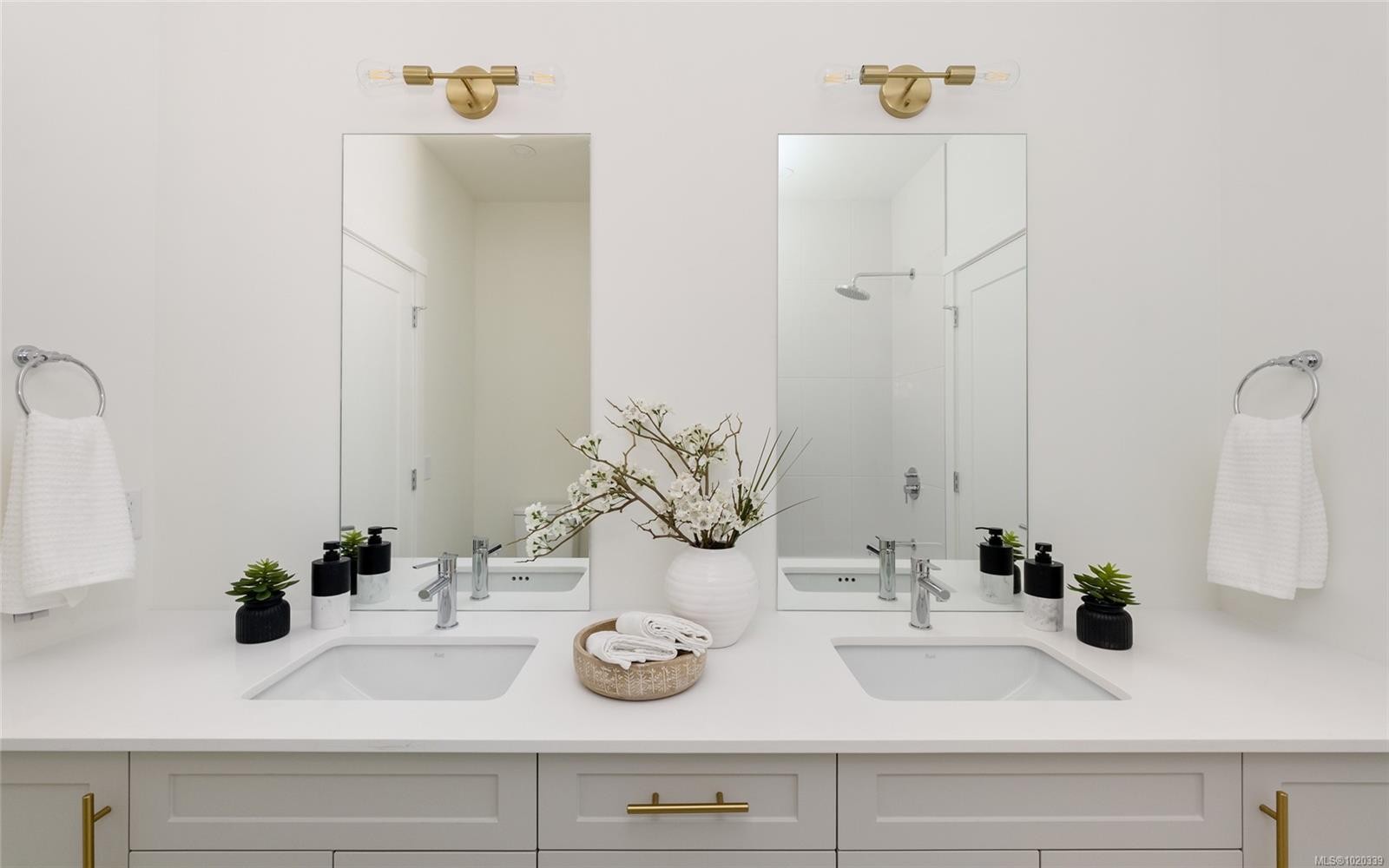 8-2536 Shelbourne St, Victoria, BC