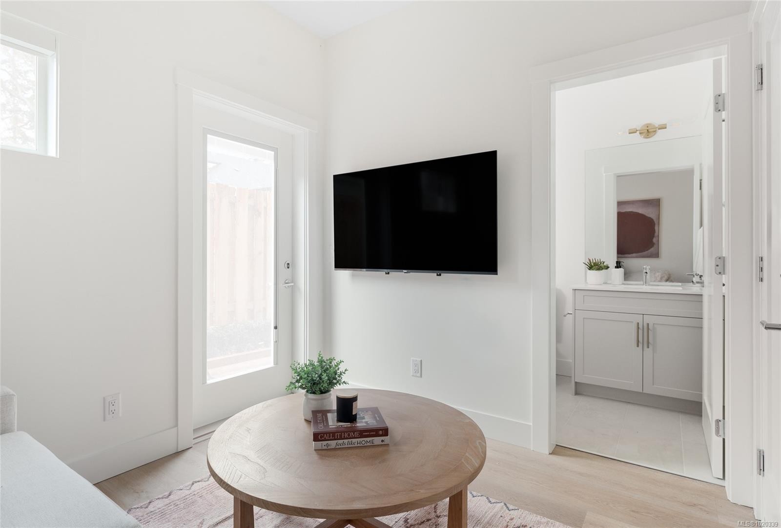 8-2536 Shelbourne St, Victoria, BC