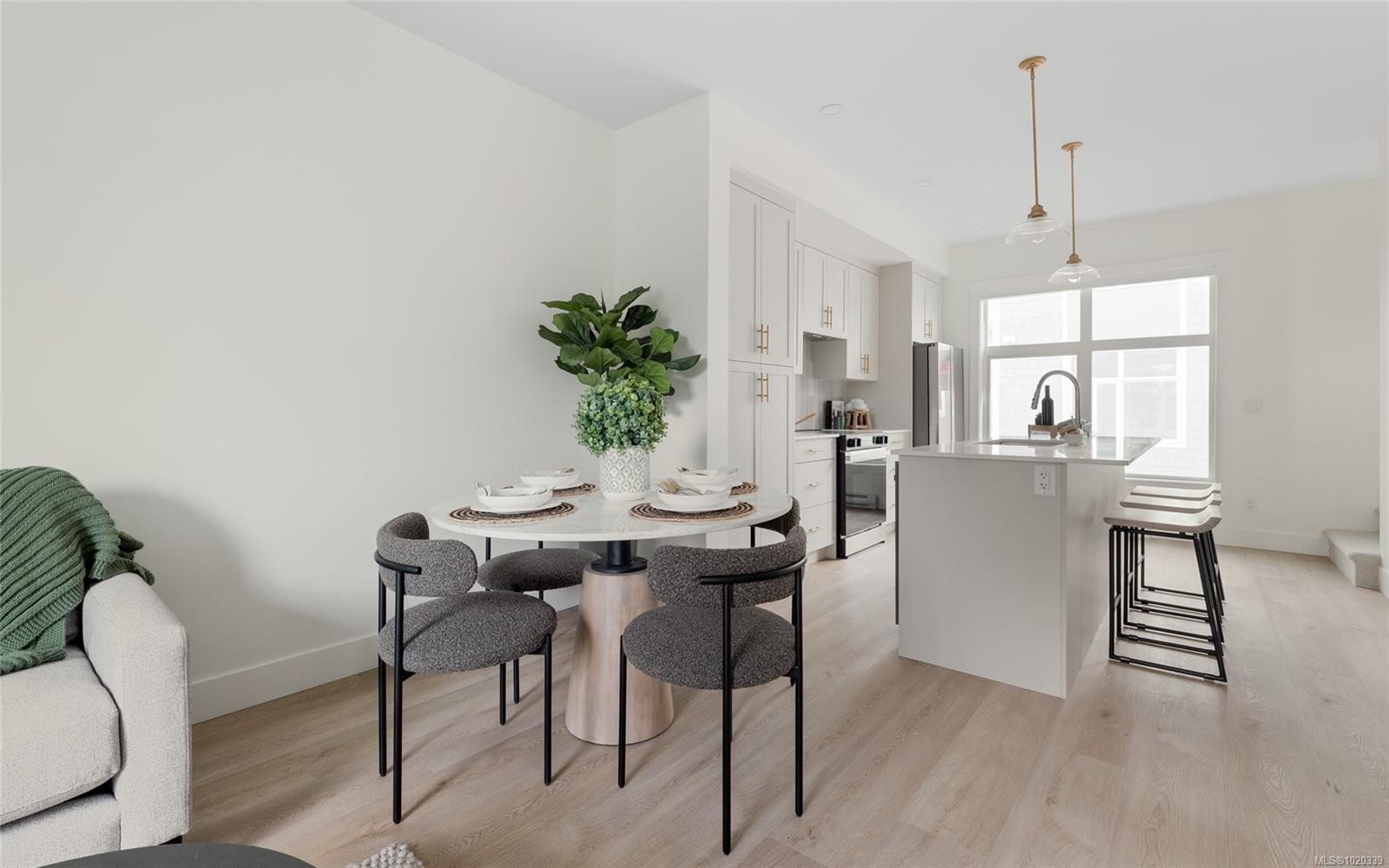 8-2536 Shelbourne St, Victoria, BC