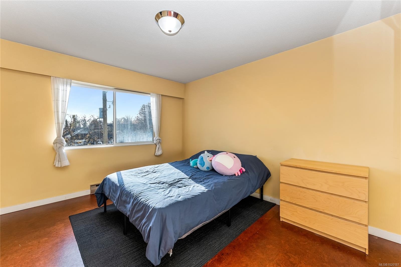 302-1000 Mcclure St, Victoria, BC - Indoor Photo Showing Bedroom