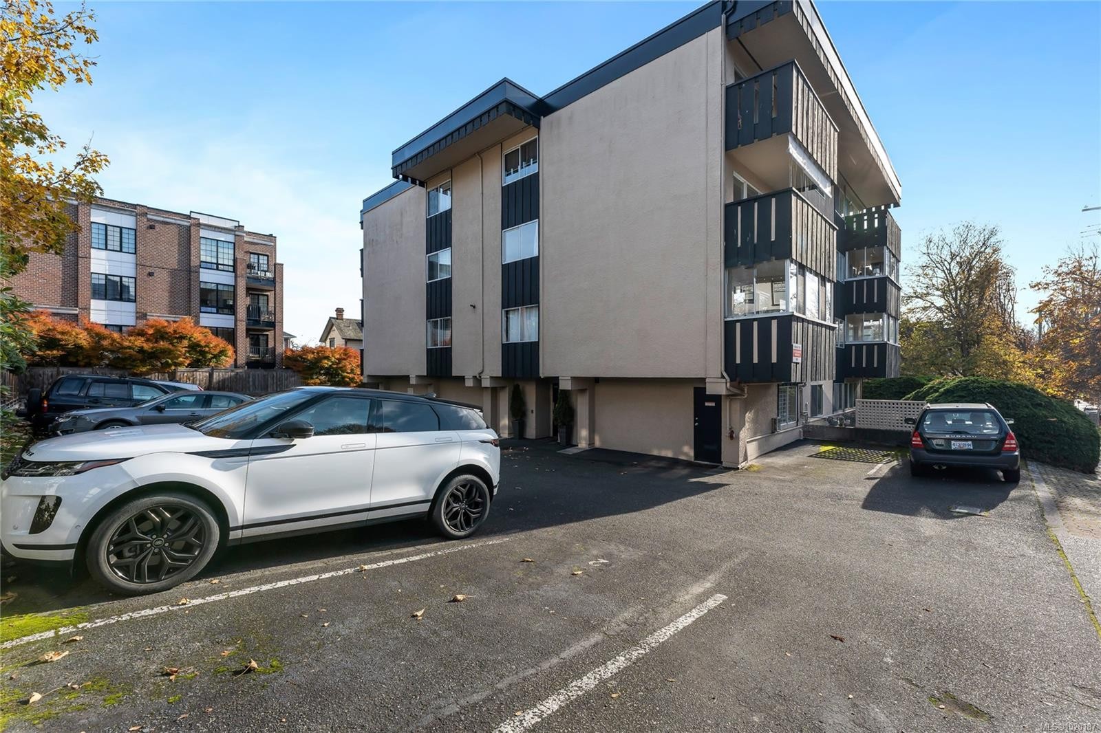 302-1000 Mcclure St, Victoria, BC - Outdoor