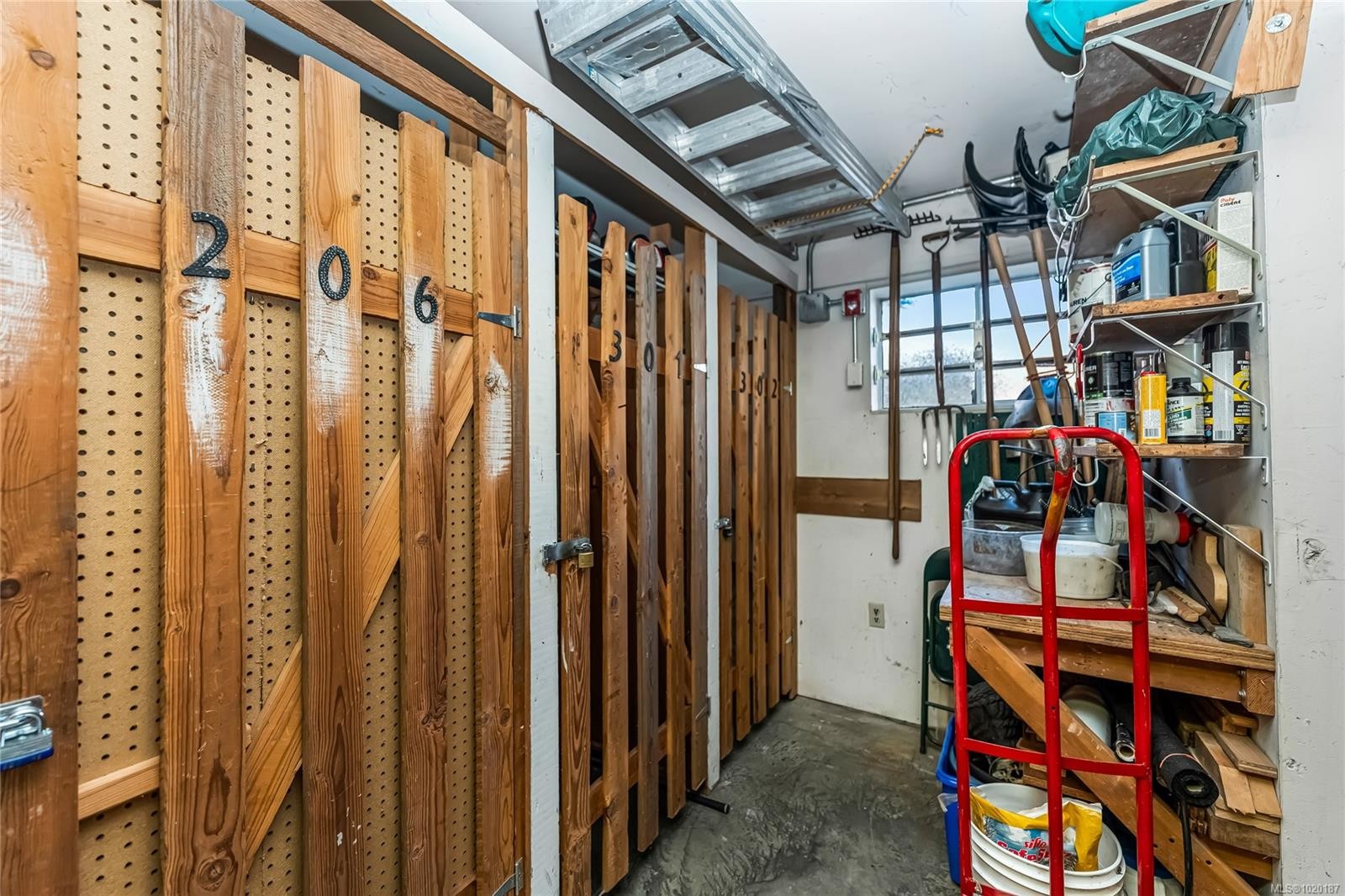 302-1000 Mcclure St, Victoria, BC - Indoor