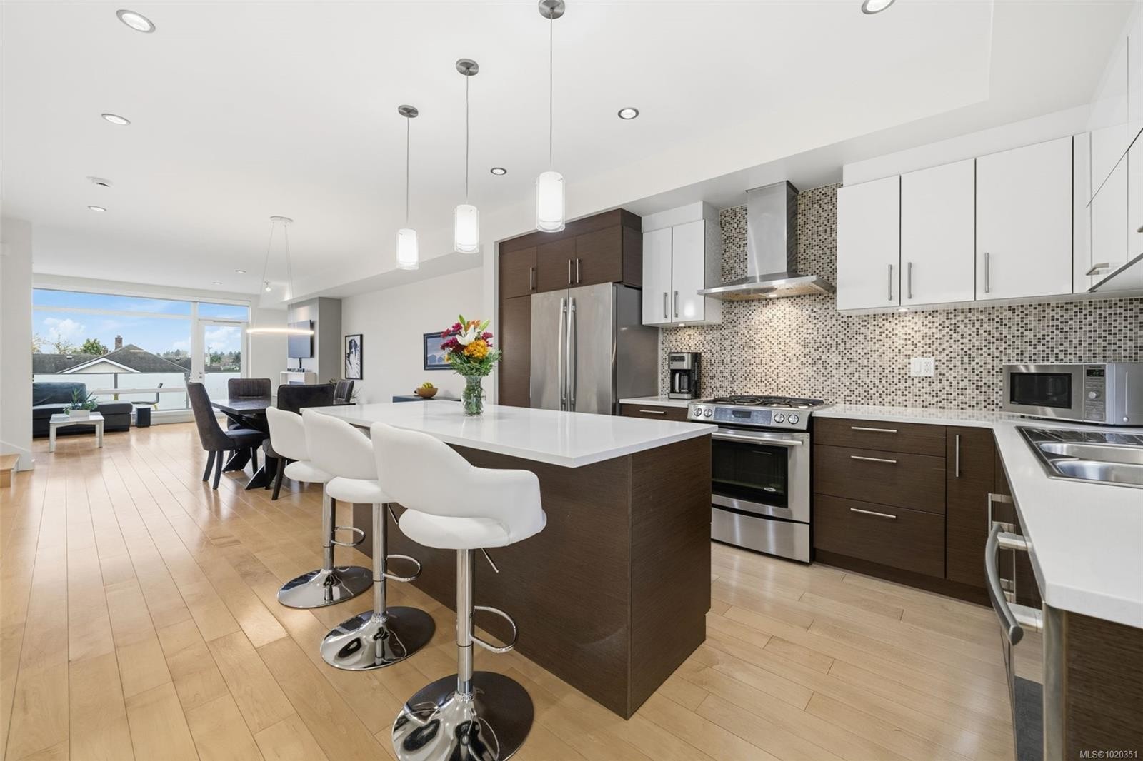 4-2830 Irma St, Victoria, BC