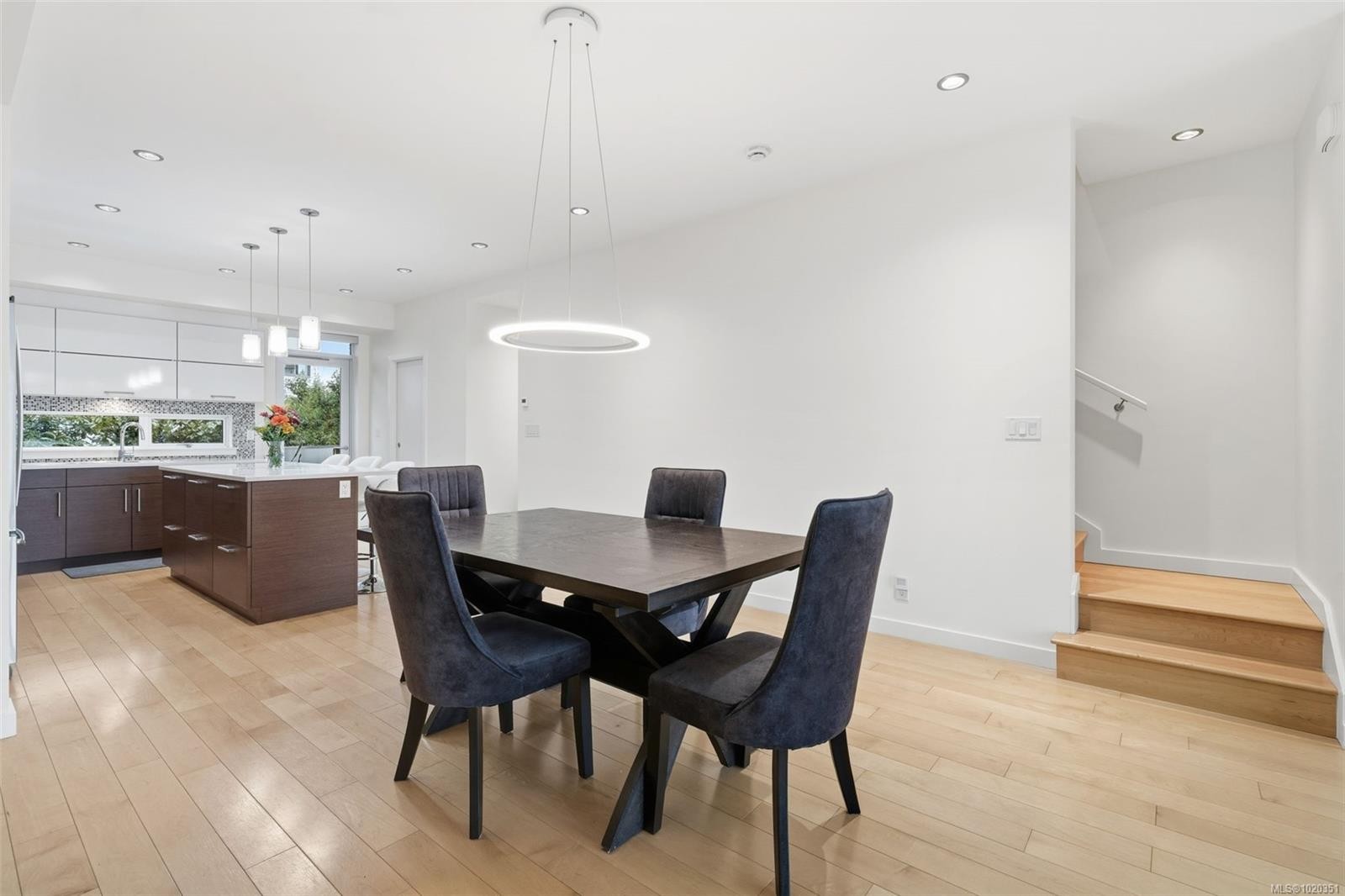 4-2830 Irma St, Victoria, BC