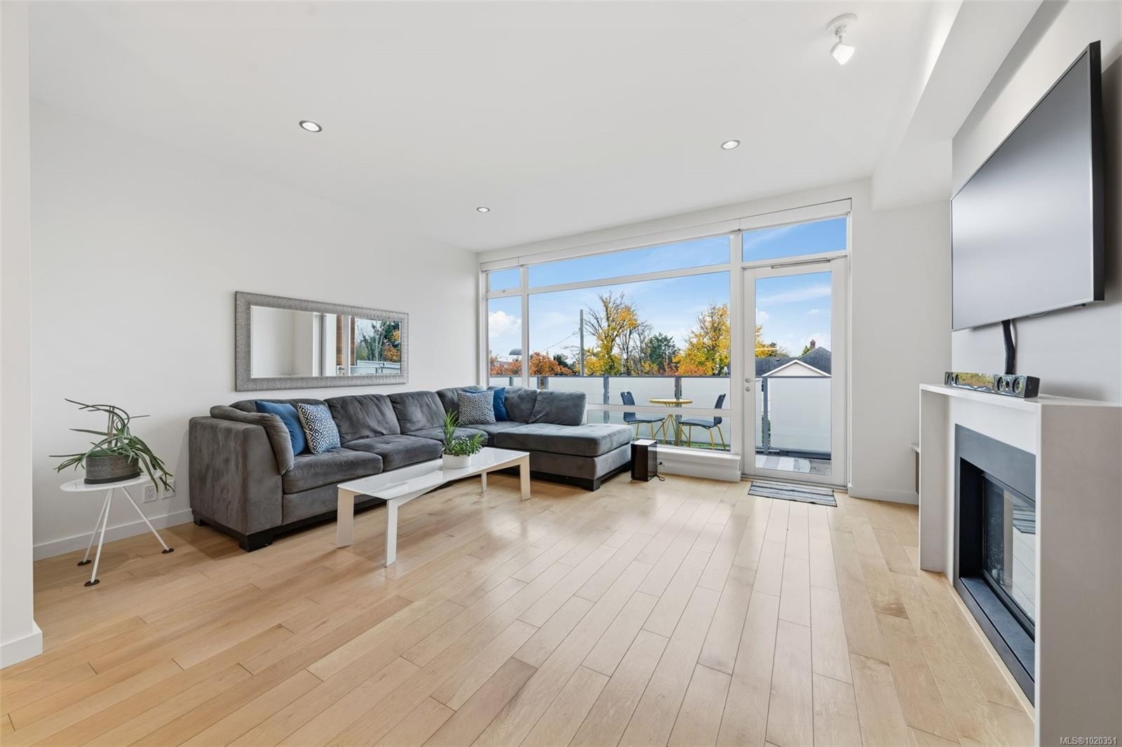 4-2830 Irma St, Victoria, BC