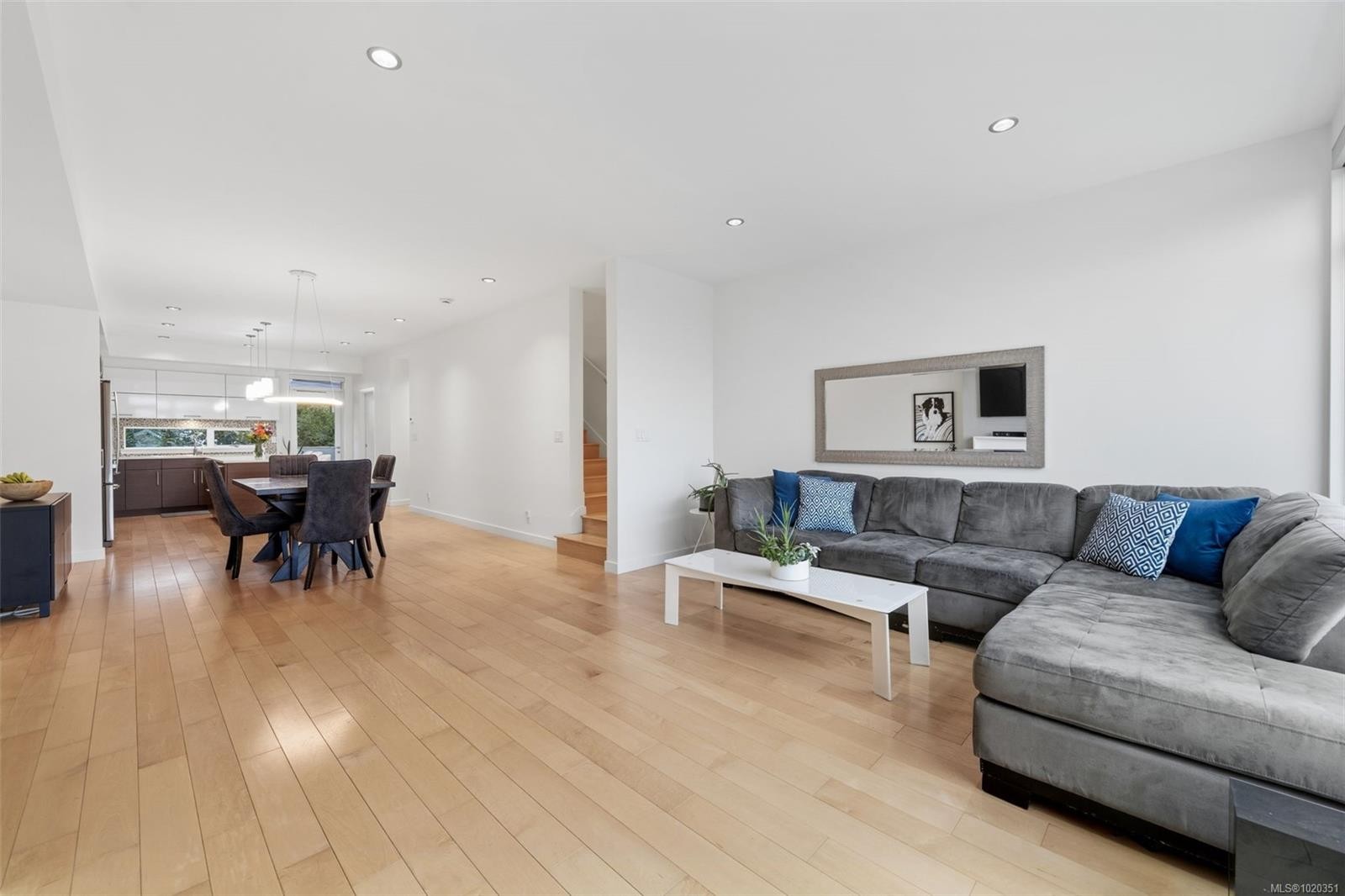 4-2830 Irma St, Victoria, BC