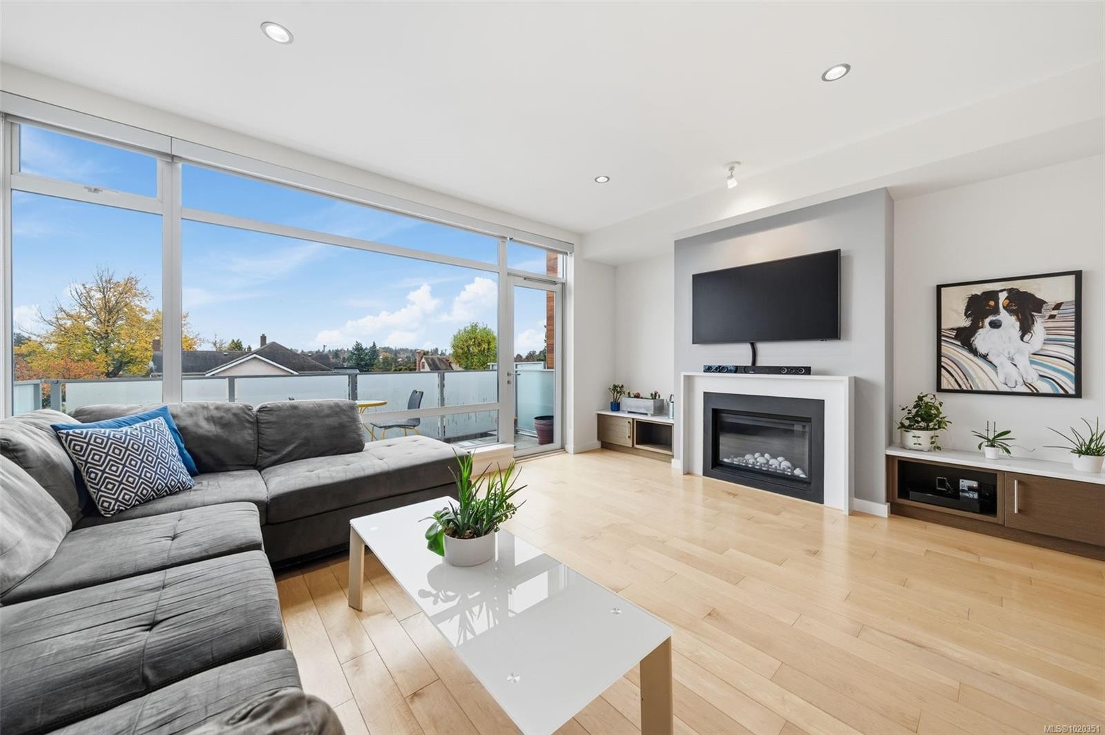 4-2830 Irma St, Victoria, BC