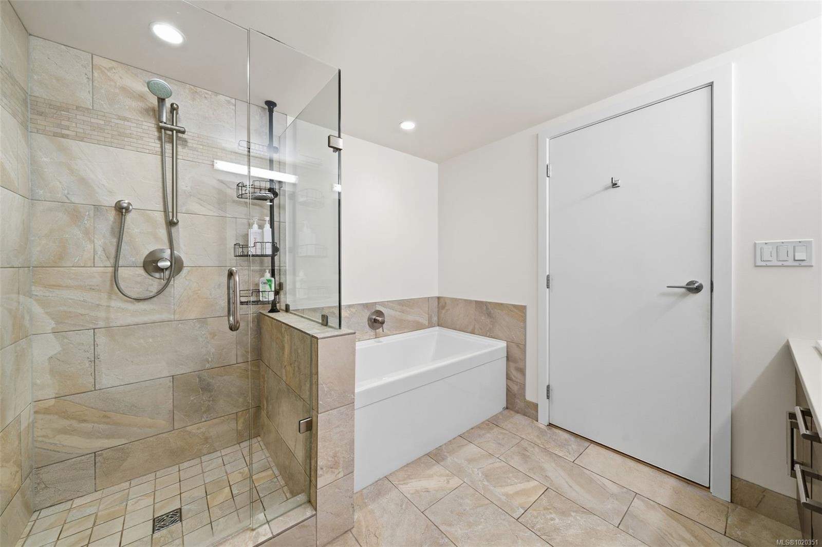 4-2830 Irma St, Victoria, BC