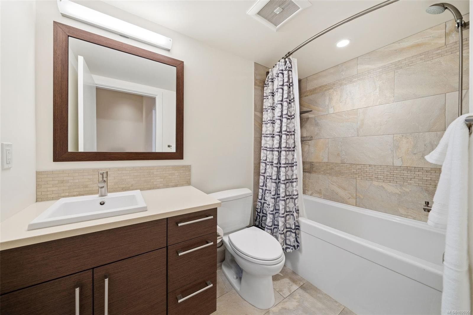 4-2830 Irma St, Victoria, BC