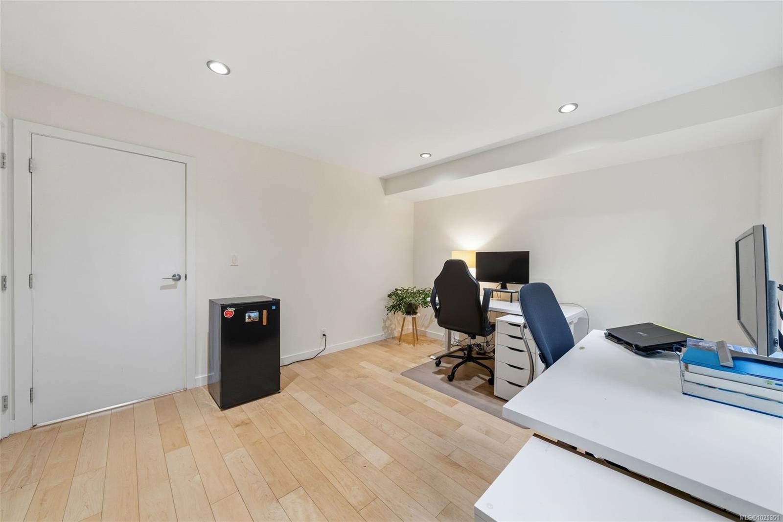 4-2830 Irma St, Victoria, BC