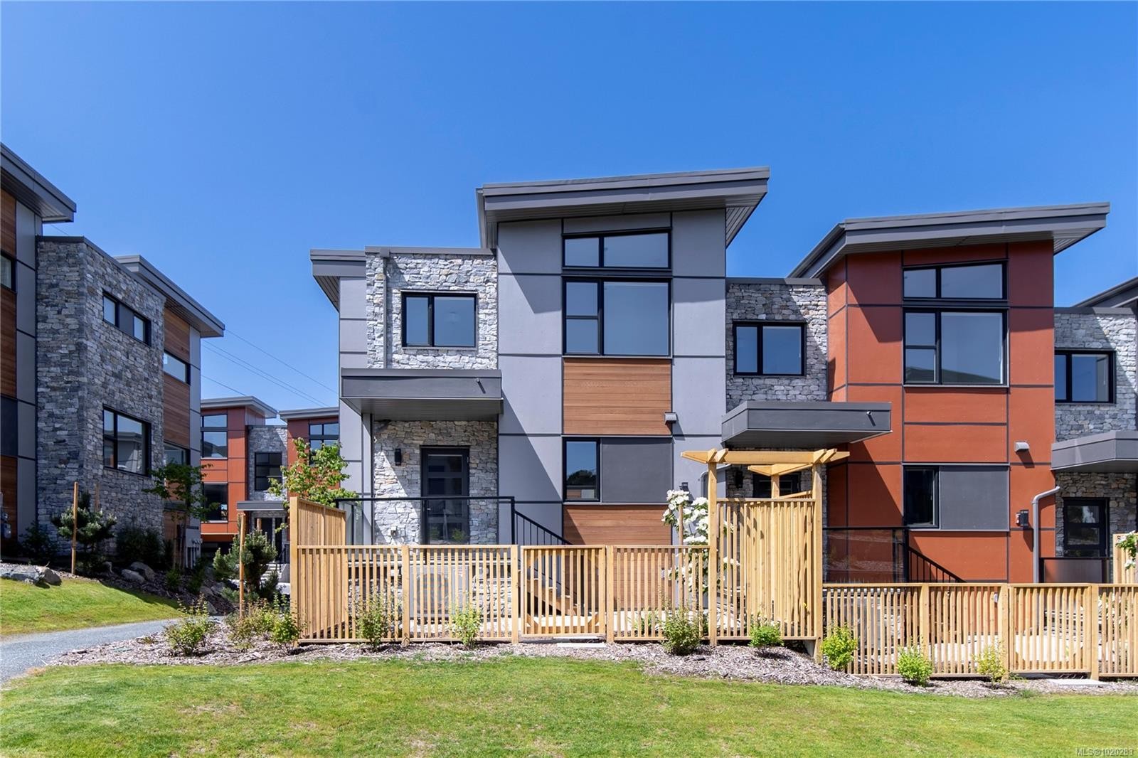 11-4253 Dieppe Rd, Saanich, BC