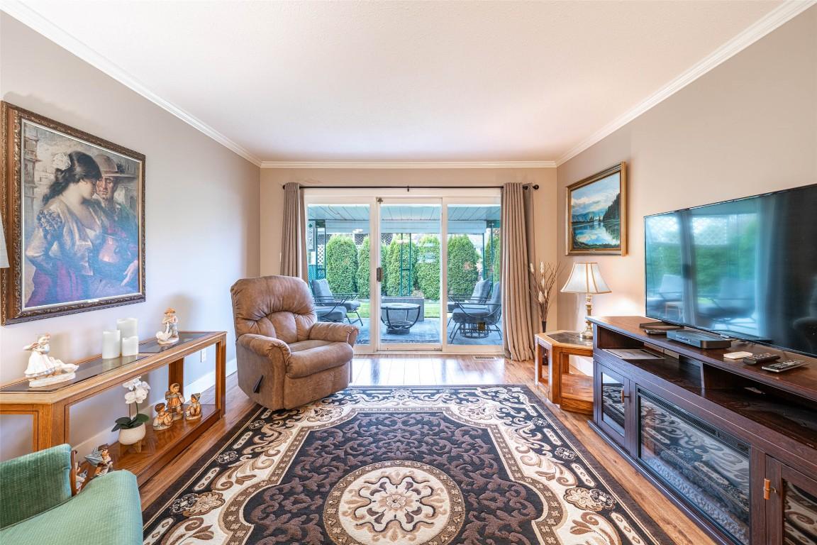 14-2180 Fletcher Street, Armstrong, BC - Indoor Photo Showing Living Room