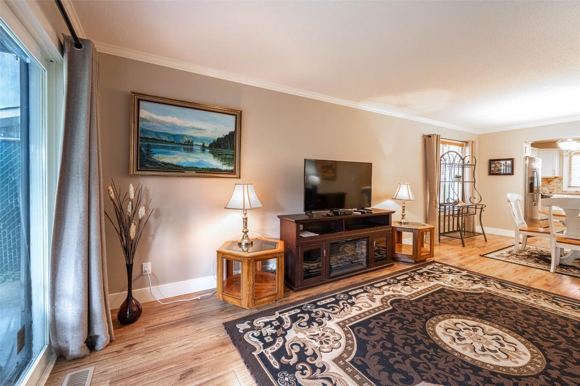 14-2180 Fletcher Street, Armstrong, BC - Indoor Photo Showing Living Room