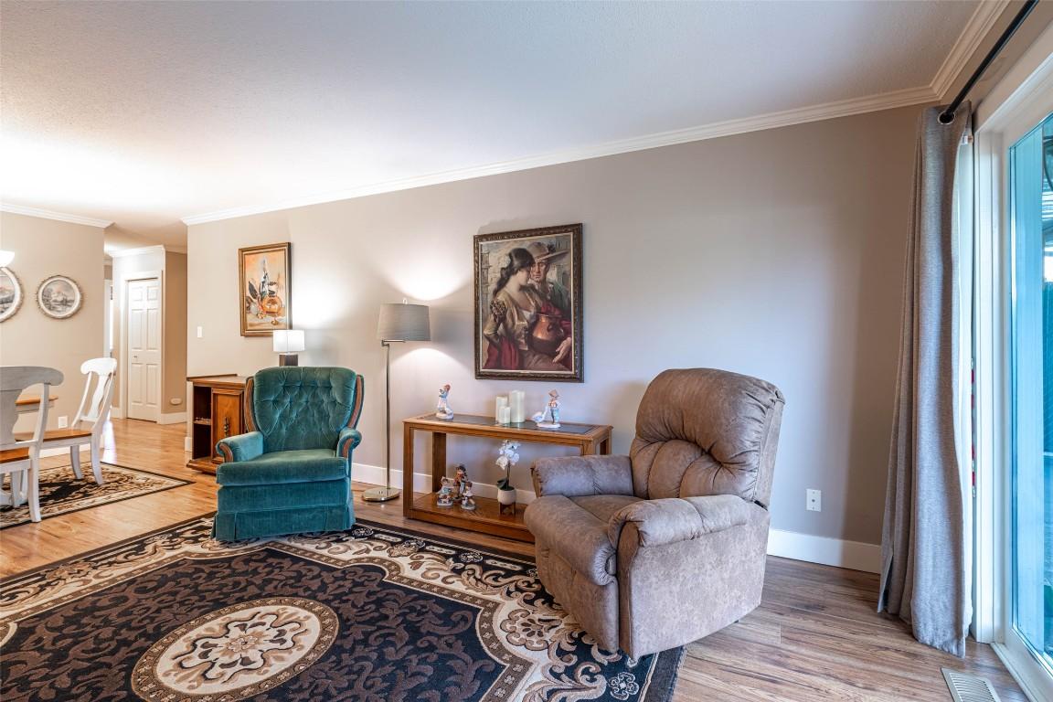 14-2180 Fletcher Street, Armstrong, BC - Indoor Photo Showing Living Room